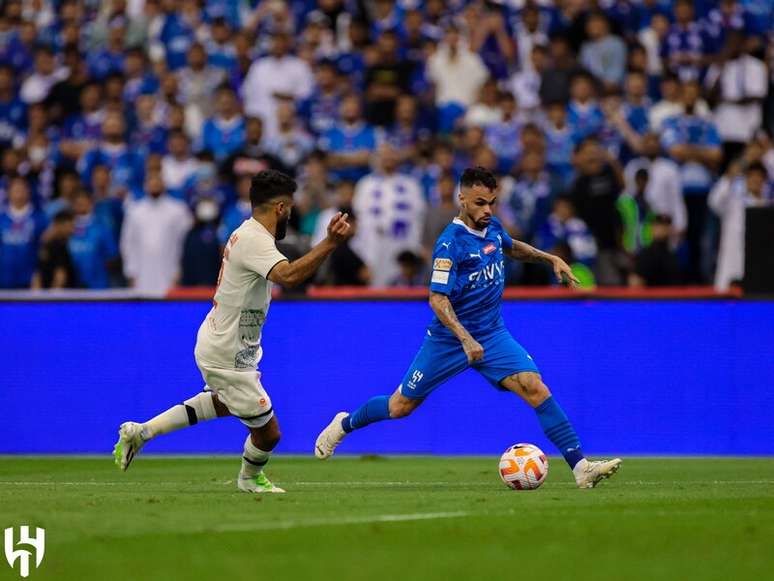 ⚽️ Neymar cobrando falta pré jogo do Al Hilal #neymar #alhilal #gol