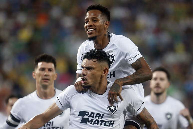 Botafogo será campeão brasileiro? Veja chances e compare as