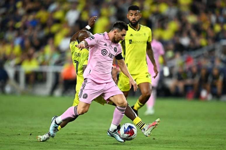 MESSI CHEGA MARCANDO GOLAÇO!!! 