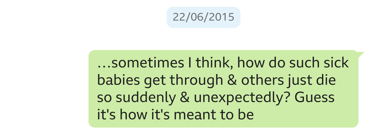 Mensagem escrita por Lucy Letby, datada de 22 de junho de 2015. Ela diz: ... Às vezes penso, como bebês tão doentes conseguem sobreviver e outros morrem tão de repente e inesperadamente? Suponho que é como deve ser