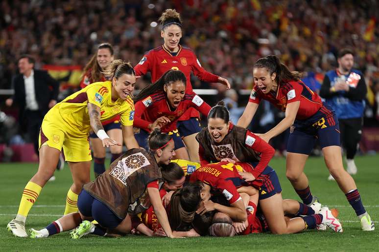 SYDNEY, AUSTRALIA – AGOSTO, 20: Jogadoras da Espanha celebram o título da Copa do Mundo Feminina 2023 após vitória por 1 a 0 em cima da Inglaterra. (Photo by Cameron Spencer/Getty Images)