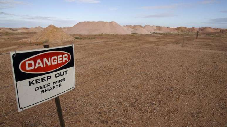 Coober Pedy é uma cidade incomum no sul da Austrália, onde tudo é subterrâneo, de igrejas a locais de acampamento