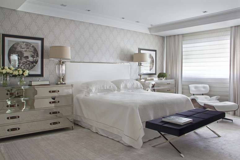 In the couple's suite, the design focused on placing pleated blinds to cover the window opening.  Like a shawl, the delicate curtain complements the decor and, when closed, increases privacy.  Patricia Penna's project.