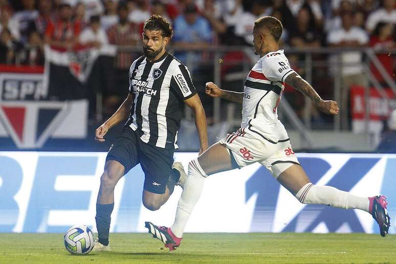 Diego Costa teve estreia discreta no ataque do Botafogo –
