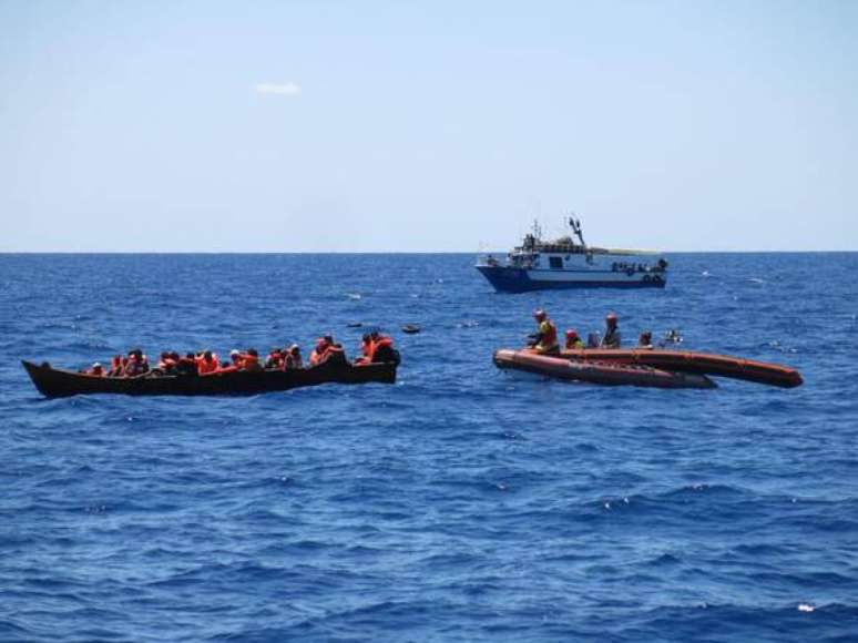 Mais seis barcos chegaram na ilha italiana