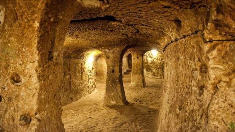 A cidade subterrânea de Derinkuyu, na Capadócia (Turquia), foi abandonada em 1923. Ele ficou totalmente esquecida até ser redescoberta, nos anos 1960