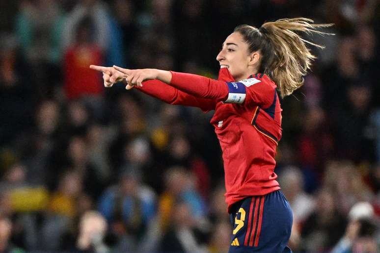 A lateral Olga Carmona faz o gol do primeiro título mundial profissional da Espanha no futebol feminino
