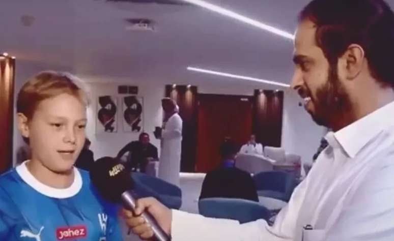 Davi Lucca deu entrevista em inglês na Arábia Saudita