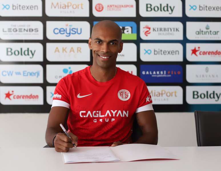 The Brazilian scores a hat-trick in 15 minutes and takes on the artillery of the K-League The Brazilian scores a hat-trick in 15 minutes and takes on the artillery of the K-League
