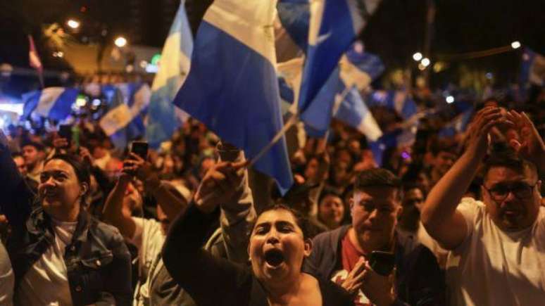 Milhares de guatemaltecos foram &agrave;s ruas para comemorar os resultados