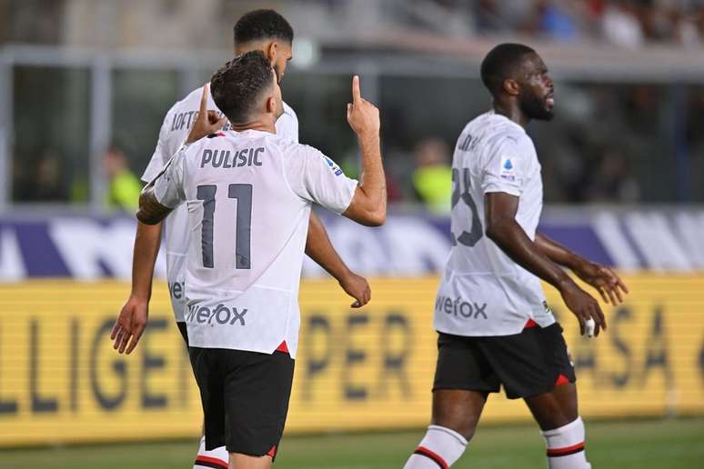 Pulisic dá show e Milan bate Bologna em estreia no Campeonato