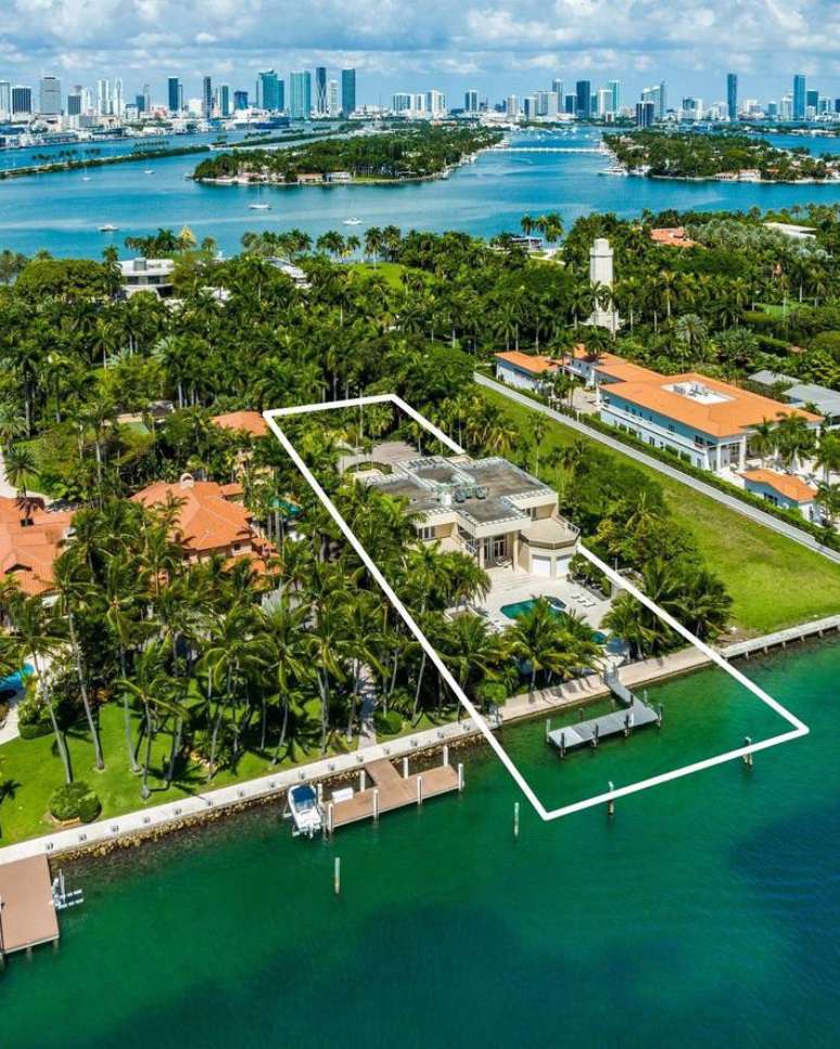 See the photos of the villa sold by Xuxa in Miami for R$ 174 million See the photos of the villa sold by Xuxa in Miami for R$ 174 million