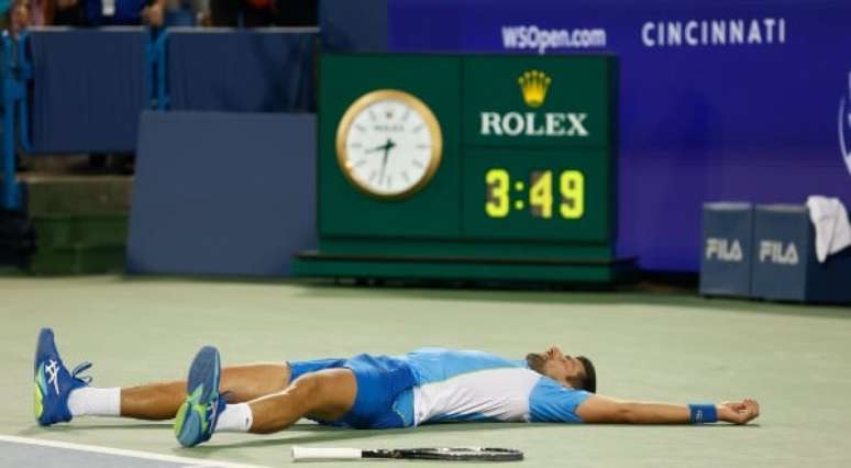 Alcaraz vence Djokovic em um jogo épico de tenis 