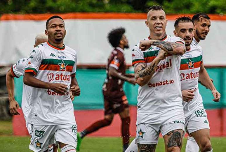 Jogadores da Portuguesa-RJ comemoram gol em classifica&ccedil;&atilde;o sobre a Patrocinense-MG &ndash;