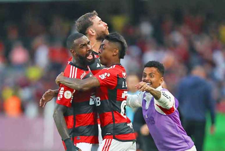 Chute espírita de Gerson garante a vitória do Flamengo. Mas o time treinado por Sampaoli só cai a cada rodada –