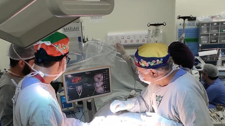 Ao todo, cerca de 50 profissionais participaram da cirurgia