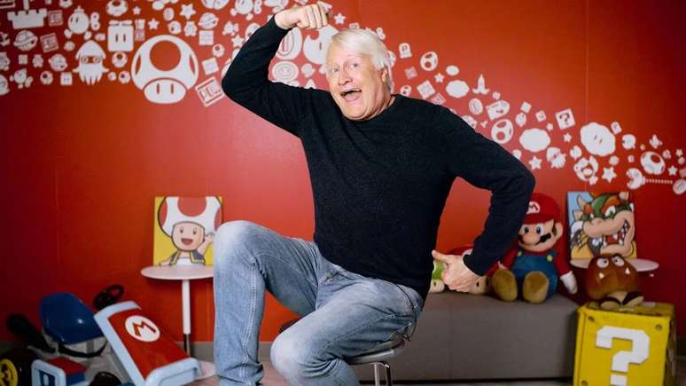 Intendo) Charles Martinet foi a voz original do Mario nos jogos Nintendo  durante muito tempo, já desde Super Mario 64. Charles Martinet passará agora  a desempenhar o papel de Mario Ambassador. Com