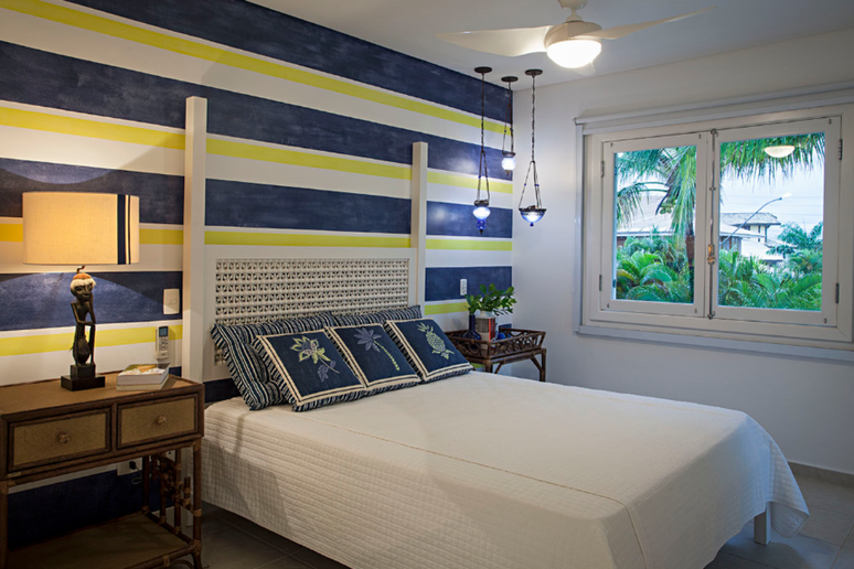 Blue can be combined with other colors to create a summer mood. 