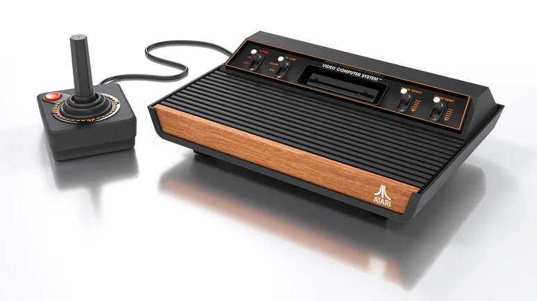 Novo Atari 2600+ é uma recriação fiel do console clássico que utiliza cartuchos.