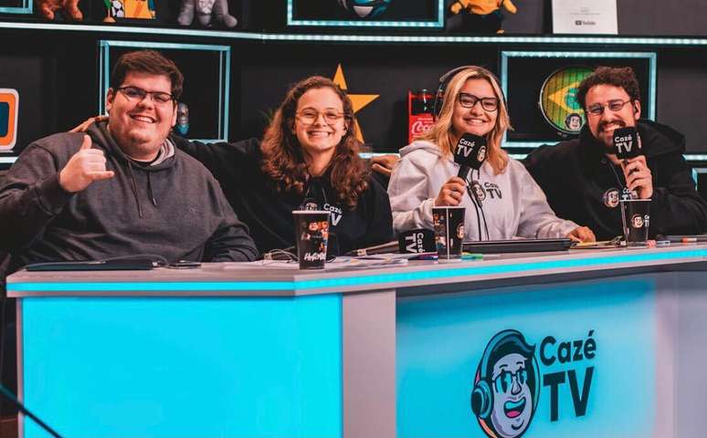 Parte da equipe de transmissão da Cazé TV na Copa do Mundo Feminina. O canal quebrou recordes de audiência durante o torneio.