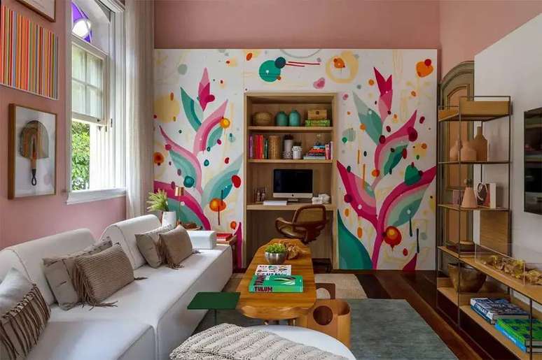 34. Dopamine Decor: Sala Íntima do Hóspede, de Tatiana Lopes e Tatiana Pessoa Mendes para a CASACOR Rio 2021, é colorido e acolhedor – Foto: André Nazareth/CASACOR