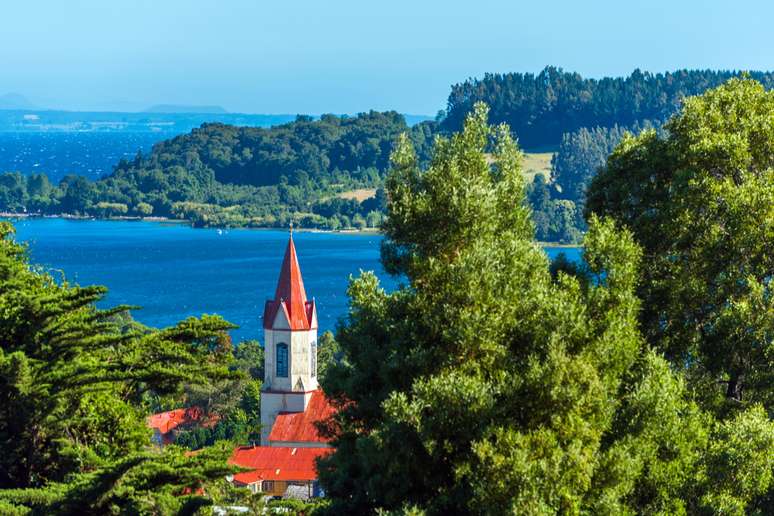 Cidade de Puerto Octay possui antigas casas de madeira 