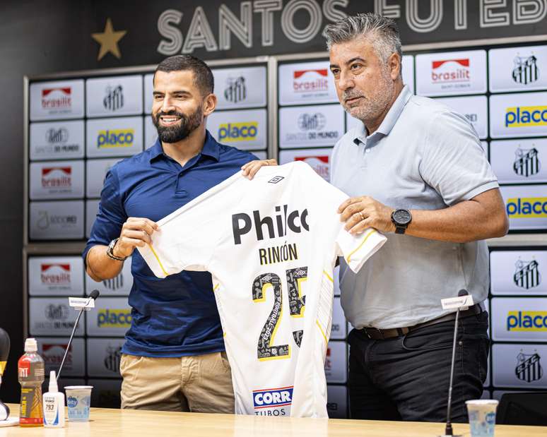 Tomás Rincón Novo Volante Do Santos é Apresentado Oficialmente Pelo Clube 8012