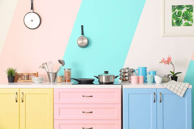 21. Dopamine Decor: móveis coloridos na cozinha – Foto: Shutterstock