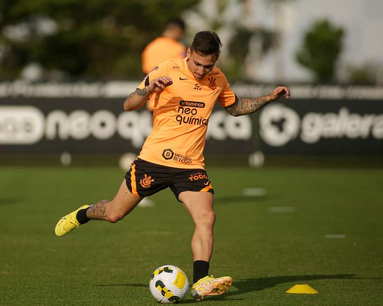 Gustavo Mosquito durante treino do Corinthians –