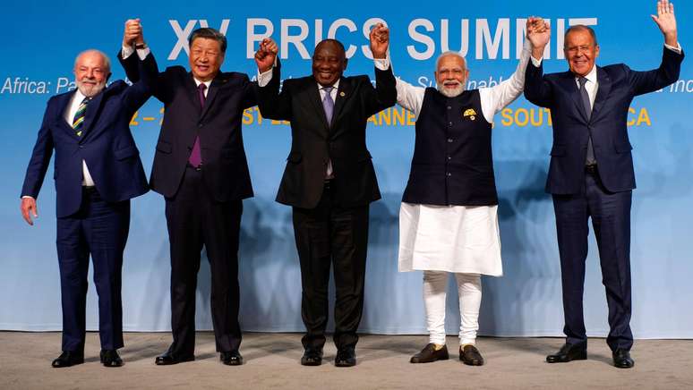 From left to right: Lula, Chinese President Xi Jinping, South African President Cyril Ramaphosa, Indian Prime Minister Narendra Modi and Russian Foreign Minister Sergei Lavrov From left to right: Lula, Chinese President Xi Jinping, South African President Cyril Ramaphosa, Indian Prime Minister Narendra Modi and Russian Foreign Minister Sergei Lavrov