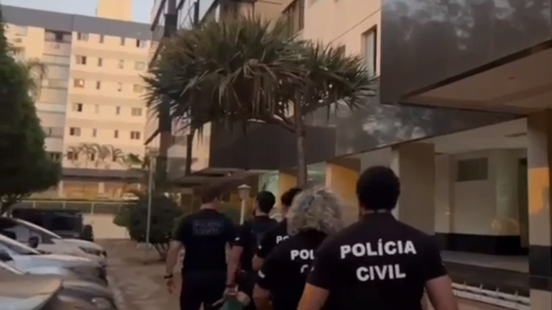 Polícia Civil do Distrito Federal disse que cumpre, no total, dois mandados de prisão preventiva e cinco mandados de busca e apreensão