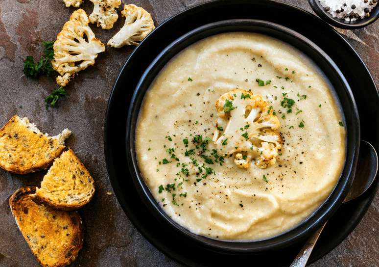 Creamy cauliflower soup: ready in 30 minutes and ideal for the cold season