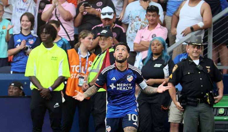 Lucho Acosta argentino camisa 10 do Cincinnati, celebra seu gol, que abriu o placar sobre o Inter Miami do compatriota Messi&nbsp; &ndash;