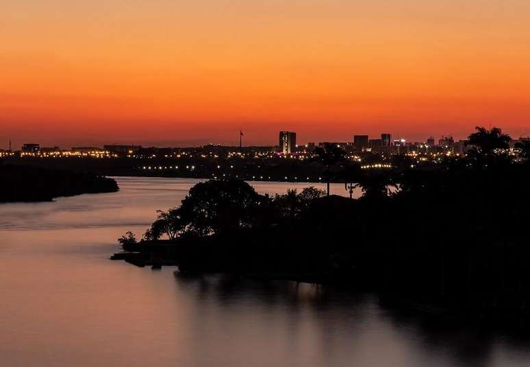 The heat increases in Brasilia and could equal the record for August