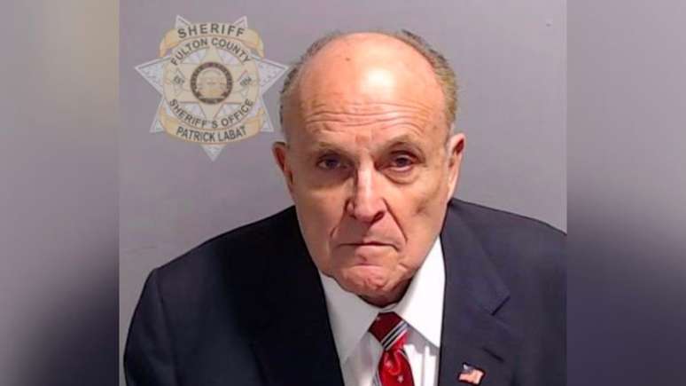 Rudolph Giuliani, que também foi prefeito de Nova York, pagou fiança e responderá o processo em liberdade Crédito