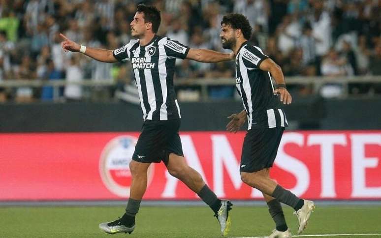 Diego Costa, from Botafogo, talks about the lack of harmony and remains optimistic for the second leg in the South American match