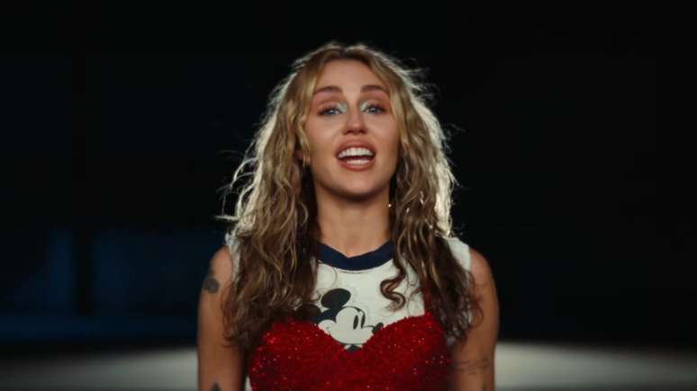 Miley Cyrus lança novo single "Used To Be Young"; assista ao clipe!