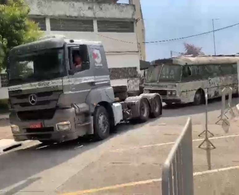 Ônibus do Corinthians nas décadas de 1960 e 1970 ganharão nova utilidade com reforma.