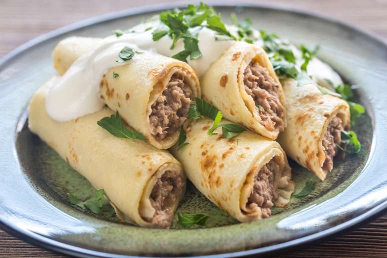 Panqueca de atum com molho branco