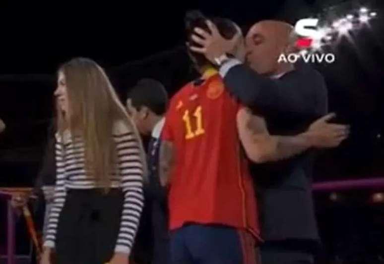 Presidente da Federação Espanhola deu beijo à força na jogadora Hermoso –