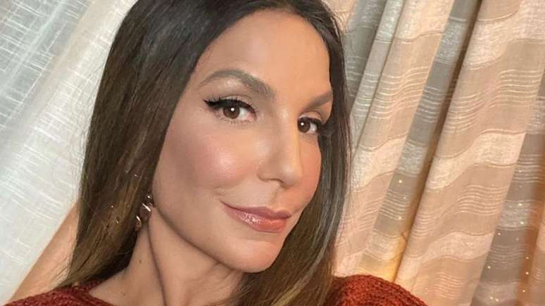 Ivete Sangalo loses weight and looks slim with a narrow gaze