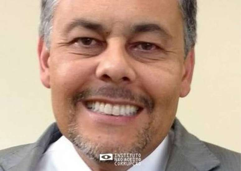 Wallace Paiva Martins Jr Wallace Paiva Martins Jr