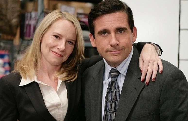 Os personagens Michael e Holly, da série The Office, foram proibidos de trocar afeto no local de trabalho