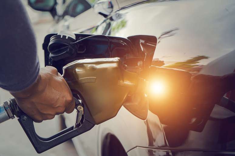 Confira dicas simples para economizar combust&iacute;vel.