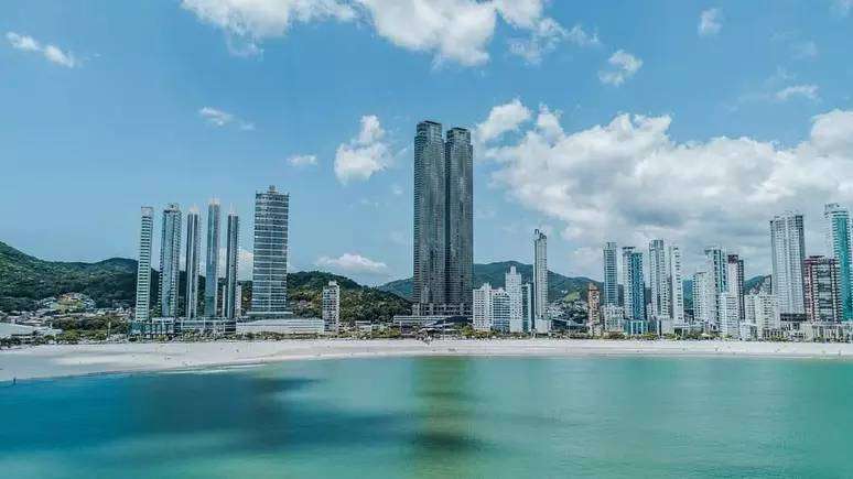 Cobertura de Neymar de R$ 20 milh&otilde;es em Balne&aacute;rio Cambori&uacute;