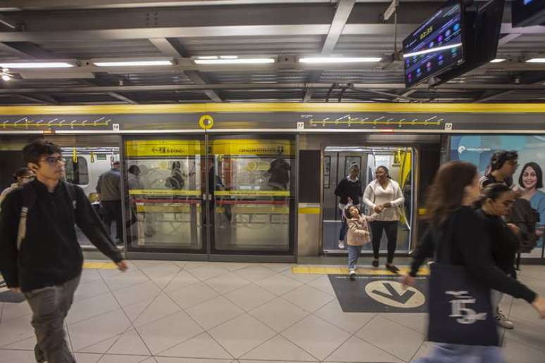 Pelo segundo dia consecutivo, a Linha 4-Amarela do metrô de São Paulo apresentou problemas