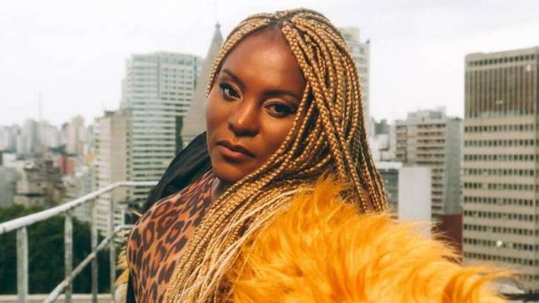 Karin Hills says he dated women and was the lover of her physical therapist