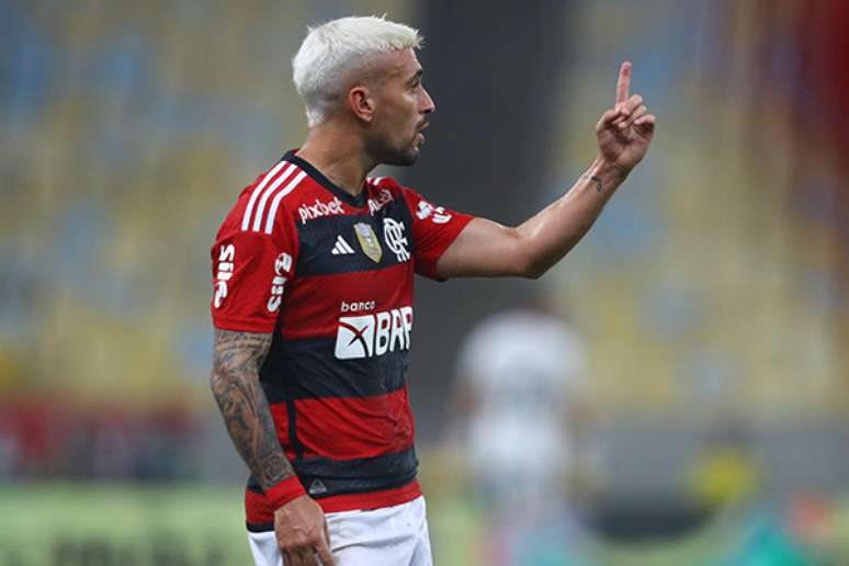 Arrascaeta saiu machucado do Maracanã e preocupa a torcida para as finais da Copa do Brasil –