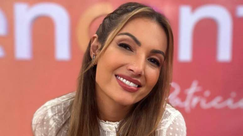 Patricia Poeta provokes by wearing a transparent dress