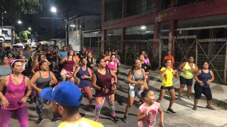 Programa Academia Recife oferece atividades físicas gratuitas de manhã, de tarde e à noite, em diversas regiões da cidade